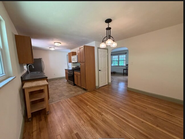 Building Photo - Dormont One-Level Ranch-2 bedrooms/2 bathrooms