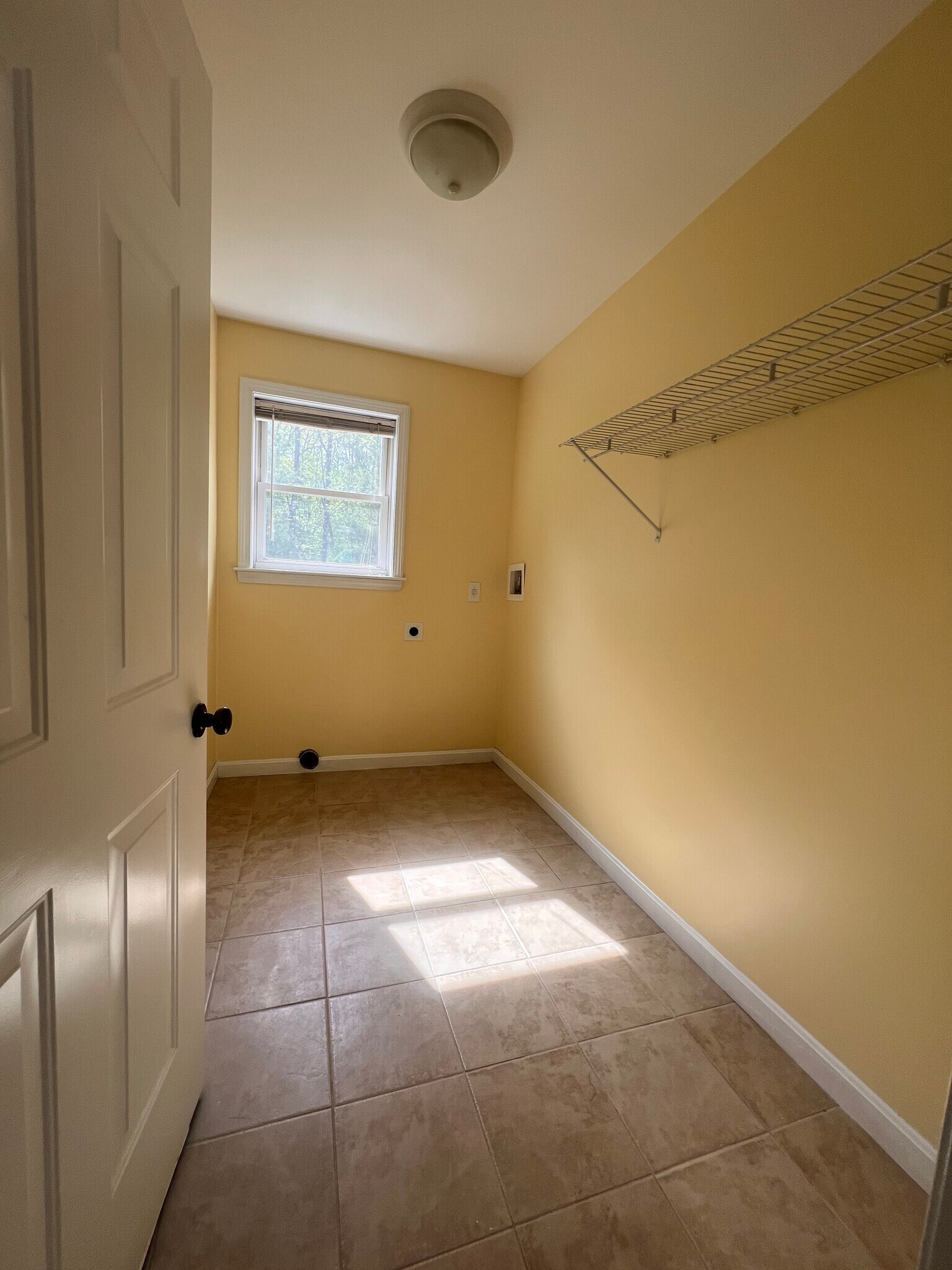 Building Photo - 97 N Main St