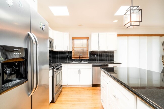 Building Photo - WAHIAWA TOWN: 4-BED, 2-BATH AVAILABLE EARL...