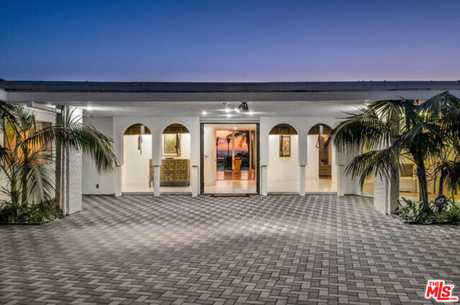 Primary Photo - 450 Trousdale Pl