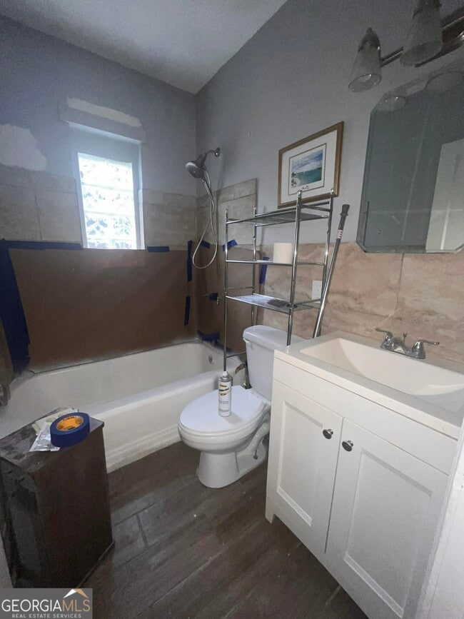 Building Photo - 1067 Boulevard