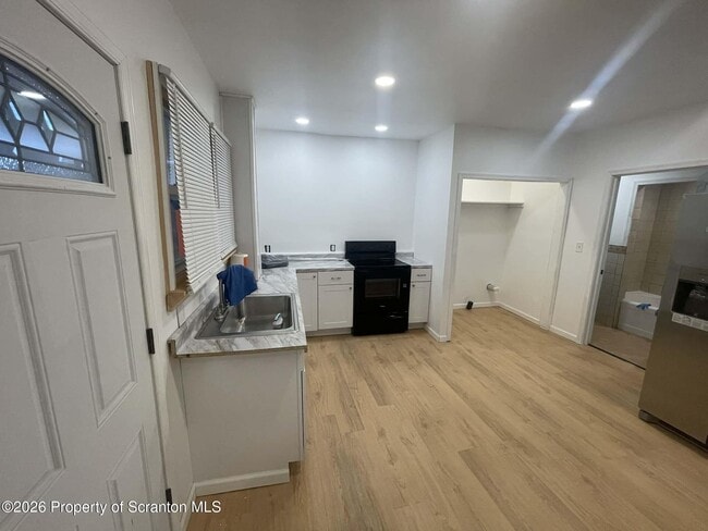 Building Photo - 76 Brook St