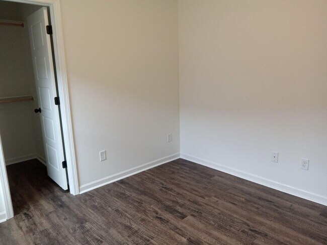 Building Photo - 712 Short Leaf