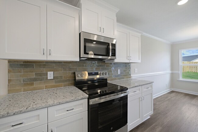 Building Photo - 8850 Snelling Dr