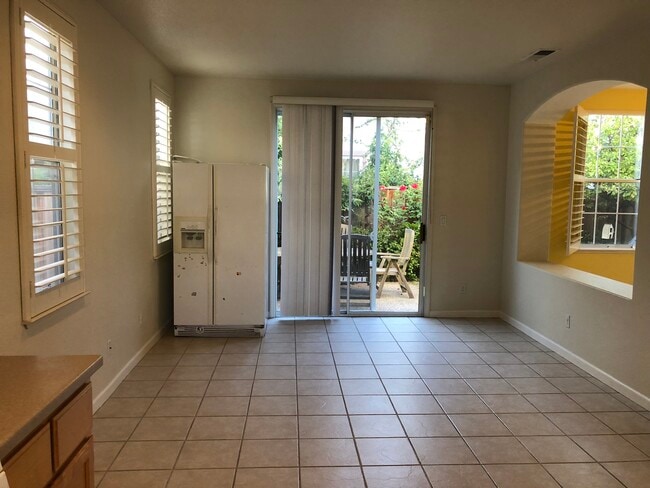 Building Photo - 2295 Lenox Pl