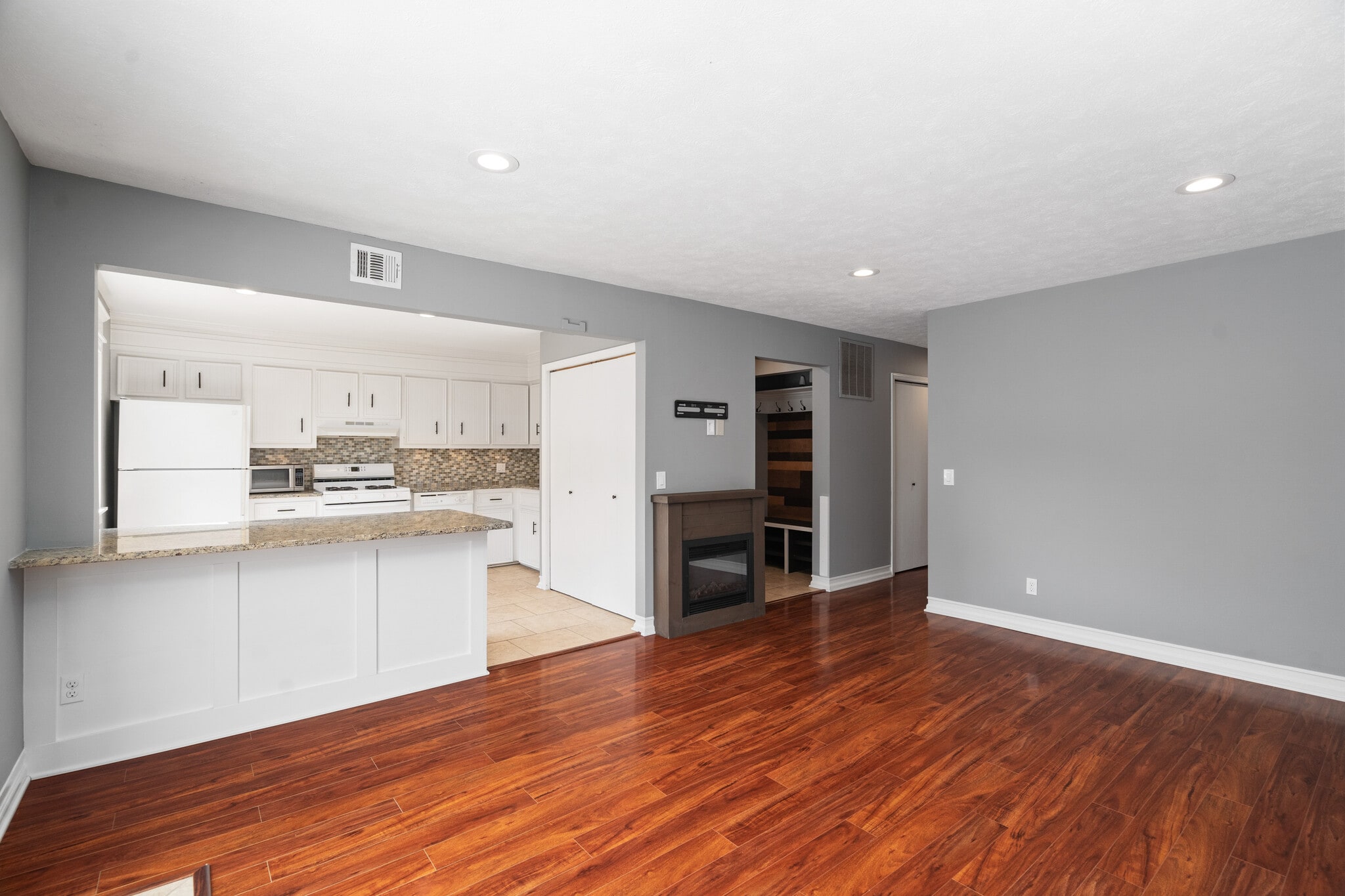 Open floor plan into bar kitchen area - 223 E Division St