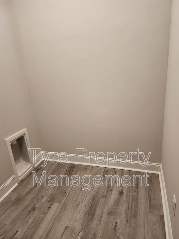 Building Photo - 2104 N Kali Ln