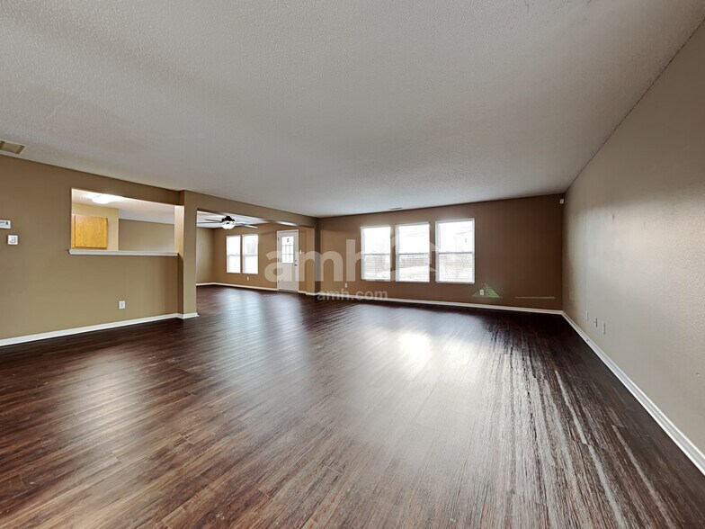 Building Photo - 15233 Beam St