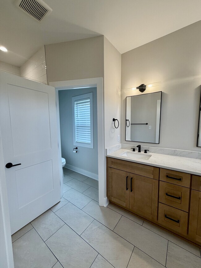 Building Photo - 204 Crest Ridge Ct