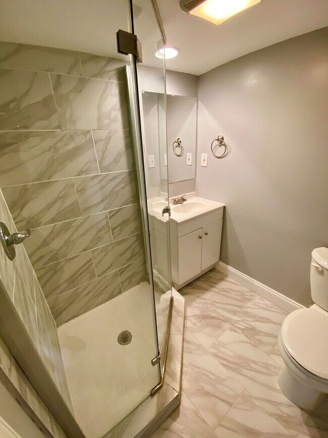 Building Photo - Stunning 2bed/3.5ba Highlandtown Home - Re...