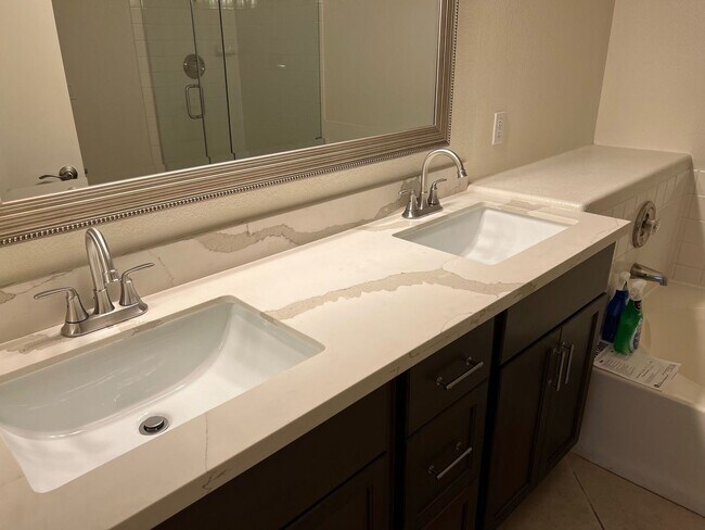 Building Photo - Green Valley Ranch Condo