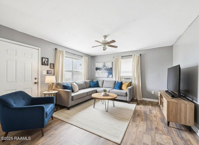 Building Photo - 615 Walker Rd