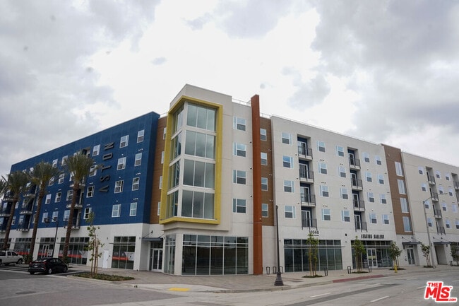 Building Photo - 10568 Gateway Prom