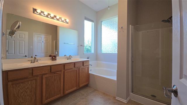 Building Photo - 6800 Oak Falls Dr