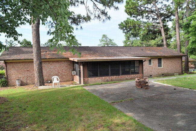Building Photo - 2105 Hobson Ct