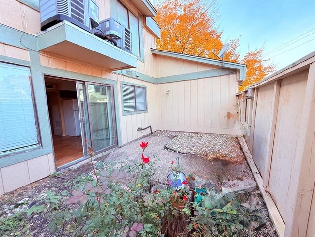 Building Photo - 9611 Blue Creek Ln