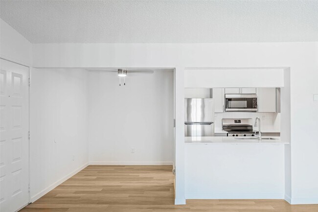 Building Photo - 4600 W Pioneer Dr