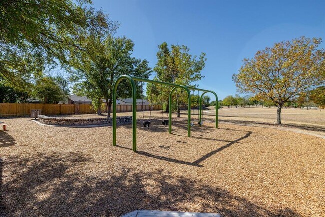 Building Photo - 2304 Silver Spur Dr