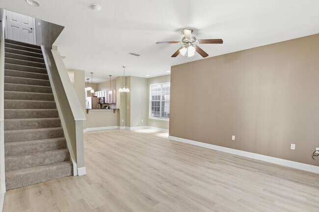 Building Photo - Conveniently located condo in Grantwood