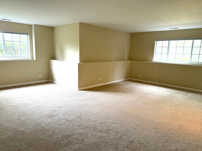 Building Photo - 2419 Oakfield Ct