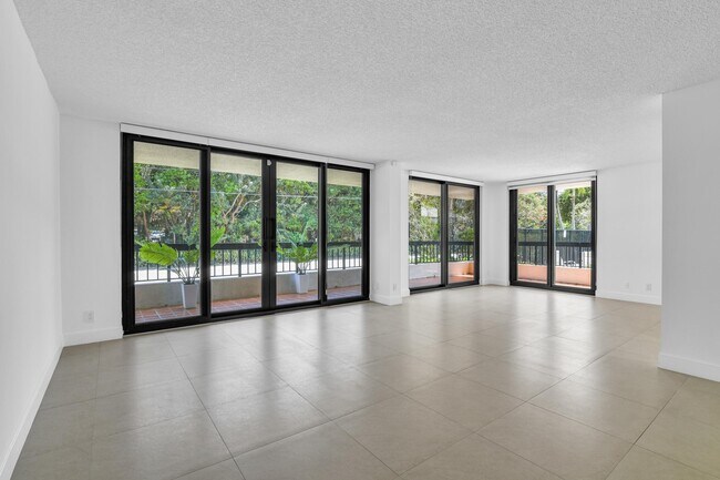 Building Photo - 277 N Ocean Blvd