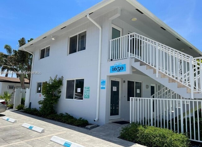 Building Photo - 1650 N Riverside Dr