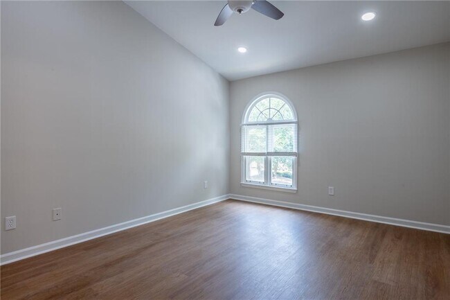 Building Photo - 3994 Elm St