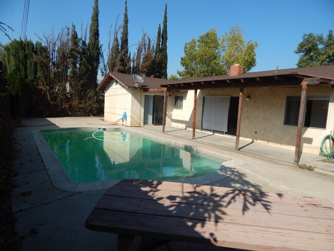 Building Photo - 6363 Carlo Dr