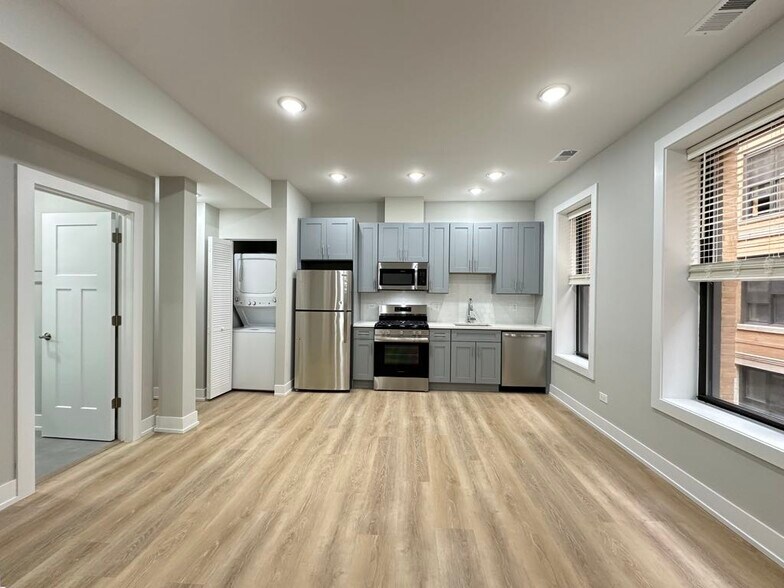 Building Photo - 431 W Belden Ave