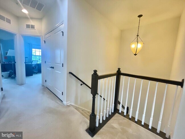 Building Photo - 5221 Sable Ct