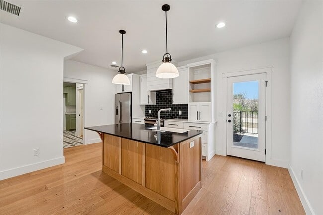 Building Photo - 416 Stagecoach Trail