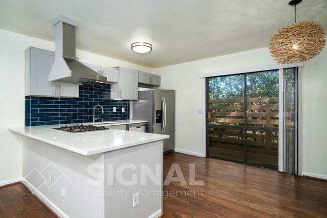 Building Photo - 2 11th Ct N