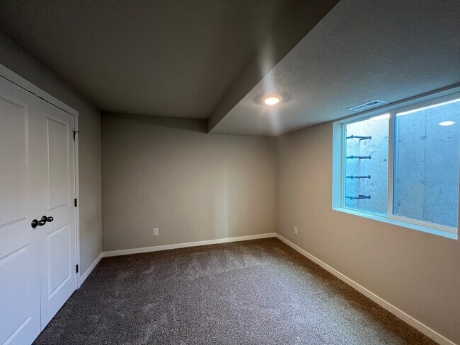 Building Photo - 1283 NW Williamsburg Ln