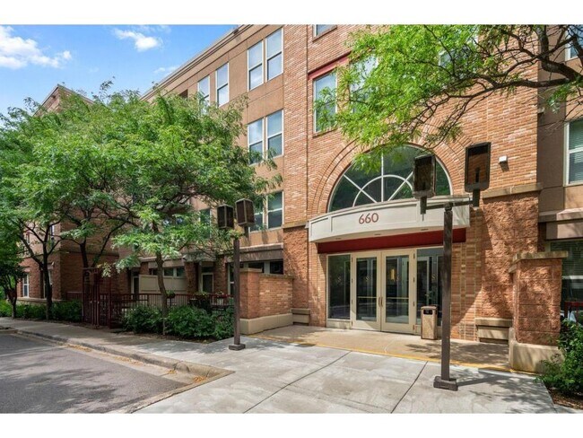 Building Photo - 660 N 2nd St