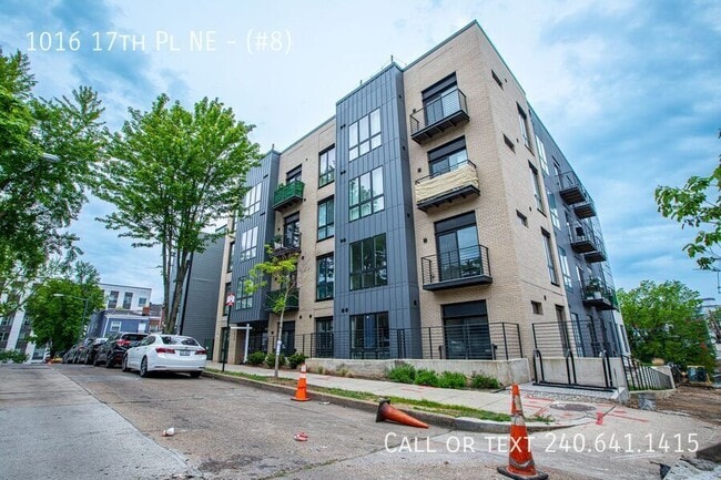 Building Photo - 1016 17th Pl NE