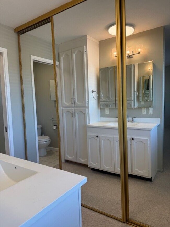 Building Photo - Beautiful 4 Bedroom 2.5 Bath Home in Montevideo Community