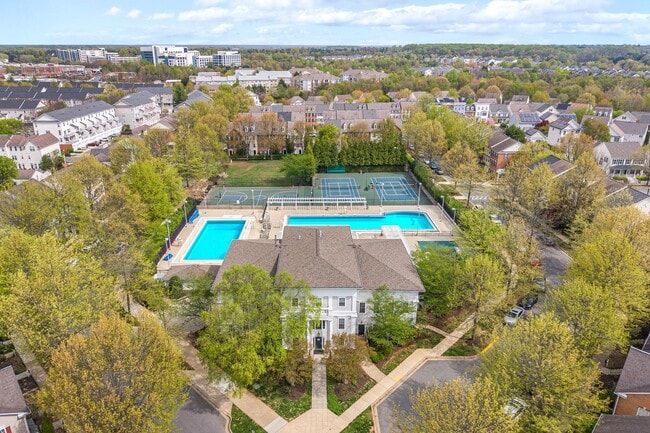 Building Photo - 631 Gatestone St