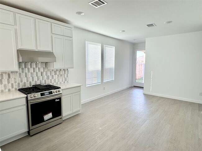 Building Photo - 5835 Majestic Sky Dr