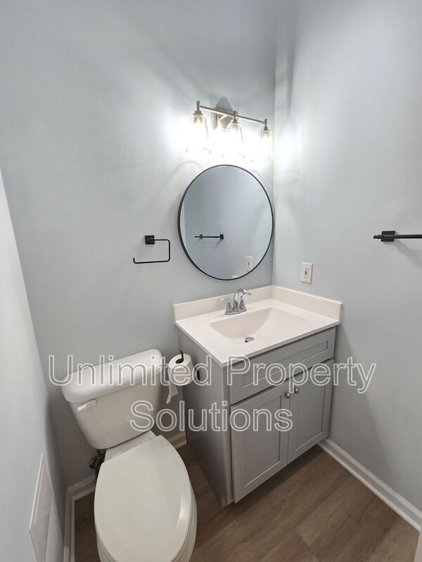 Building Photo - 733 Bragg Dr