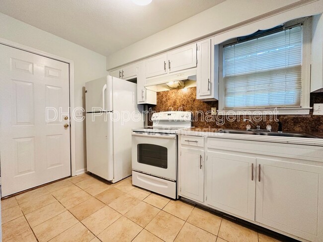 Building Photo - 1235 Kings Mountain Ct