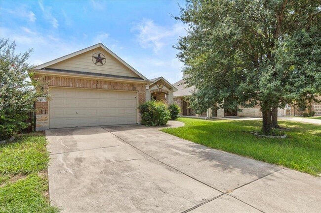 Primary Photo - 1001 Hyde Park Dr