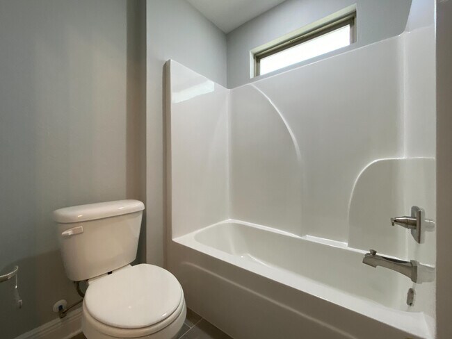 Building Photo - 2789 Riverside Landing Dr
