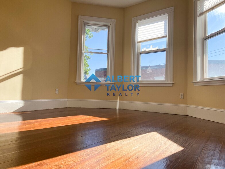 Building Photo - 19 Parker Hill Ave