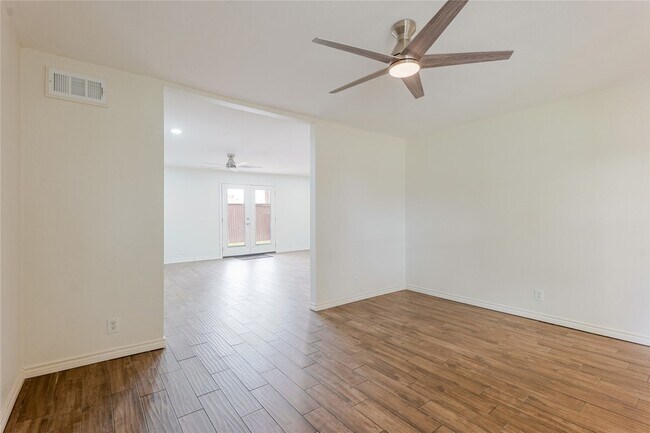 Building Photo - 11839 High Meadow Dr