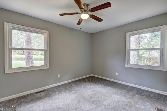 Building Photo - 215 Fond Ct