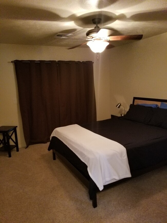 Building Photo - Fully Furnished!! Snowbird and builder Special! Flexible lease options available.