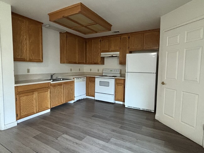 Building Photo - Available Soon! Apply now for this cute one bedroom apartment for $1200