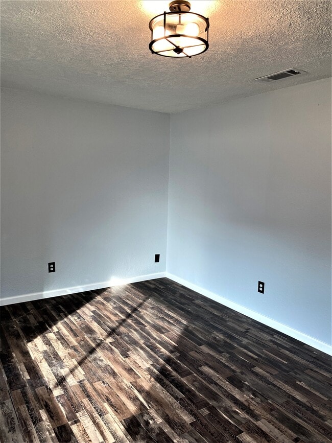 Building Photo - 508 Hickory St