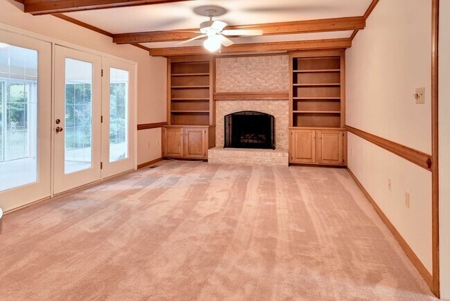 Building Photo - Beautiful Home on Quiet Cul-de-sac