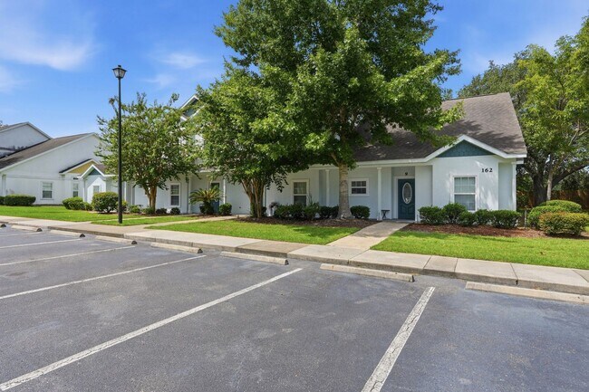 Building Photo - 162 SW 145th Dr